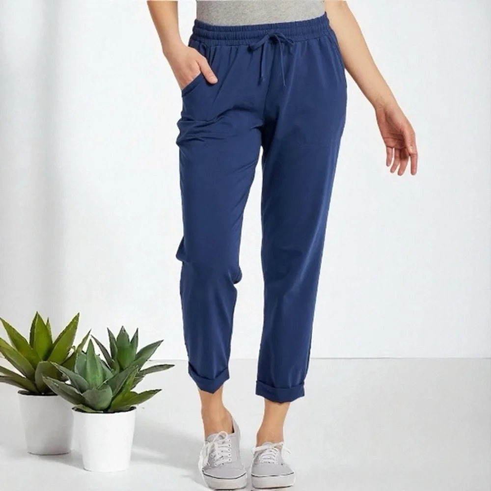 Universal Threads Women's Tapered Ankle Pull-On Joggers - Picture 2 of 16